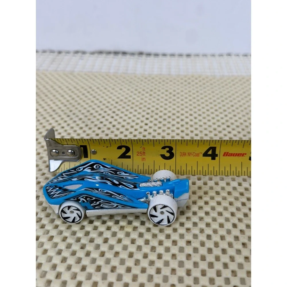 Hot Wheels Super Stinger Blue White Tribal Flames Diecast Toy Car FJX42 2017 EUC